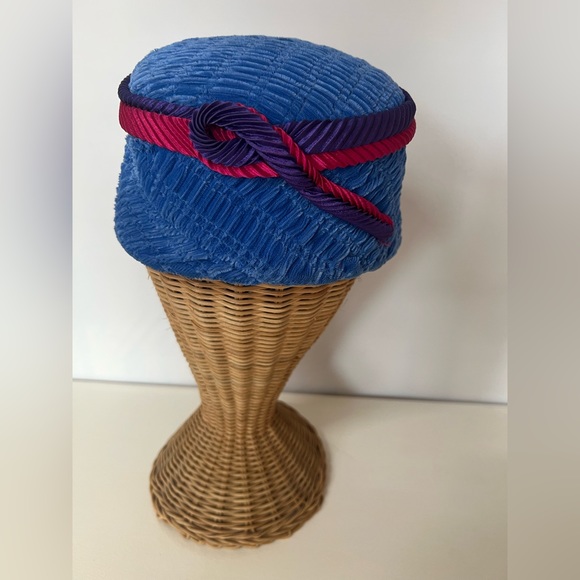 Women’s 21 1/4” Blue Crushed Velvet Vintage Hat with Purple and Fuchsia Band - Picture 5 of 7